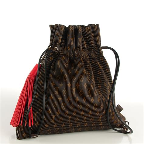 pleated Lv retired bag